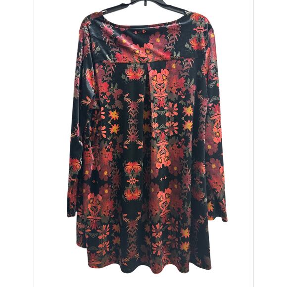 Intro. Black Floral Velvet Stretchy Long Sleeves Tunic Top Women's Plus Size 2X - Picture 3 of 9